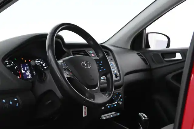 Punainen Viistoperä, Hyundai I20 – YJA-318
