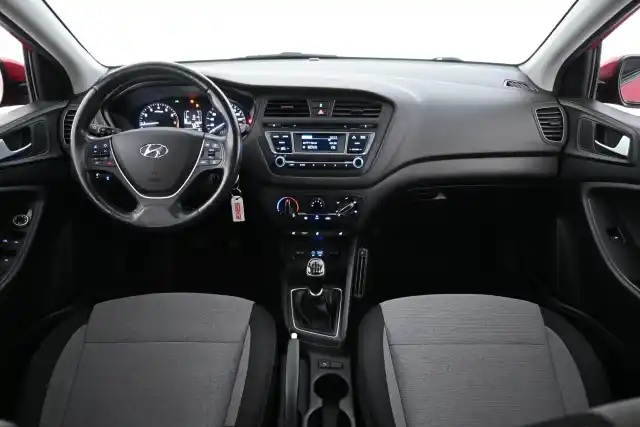 Punainen Viistoperä, Hyundai I20 – YJA-318