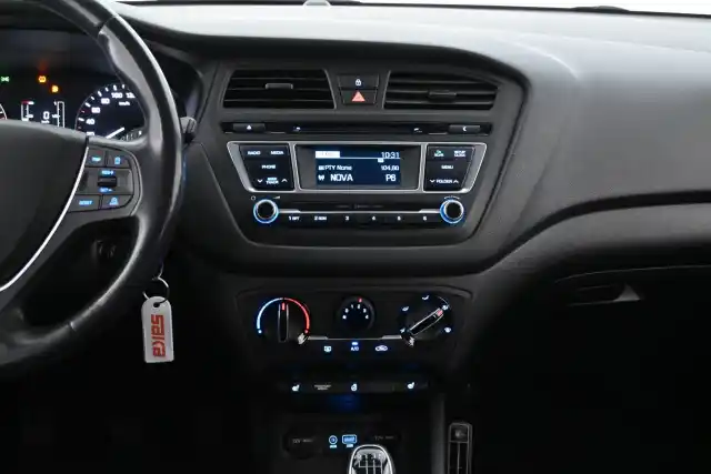 Punainen Viistoperä, Hyundai I20 – YJA-318
