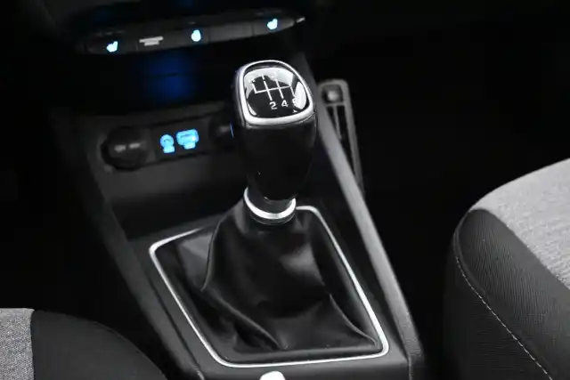 Punainen Viistoperä, Hyundai I20 – YJA-318