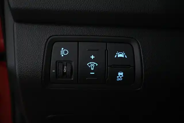 Punainen Viistoperä, Hyundai I20 – YJA-318