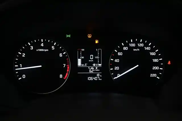 Punainen Viistoperä, Hyundai I20 – YJA-318