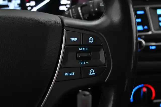 Punainen Viistoperä, Hyundai I20 – YJA-318