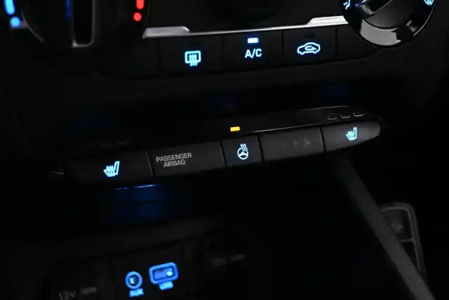 Punainen Viistoperä, Hyundai I20 – YJA-318