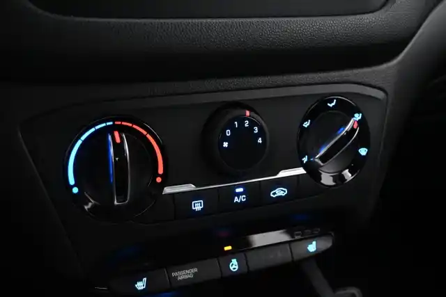 Punainen Viistoperä, Hyundai I20 – YJA-318