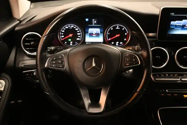 Harmaa Maastoauto, Mercedes-Benz GLC – YJA-966