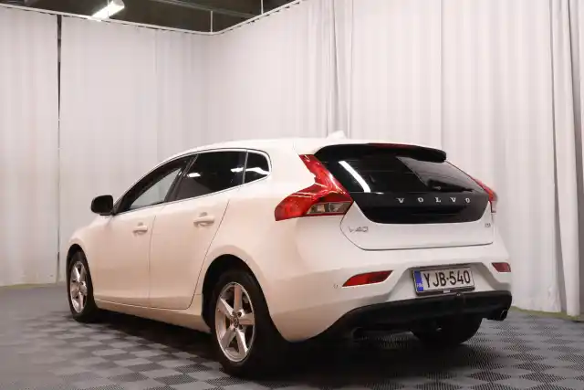 Valkoinen Viistoperä, Volvo V40 – YJB-540