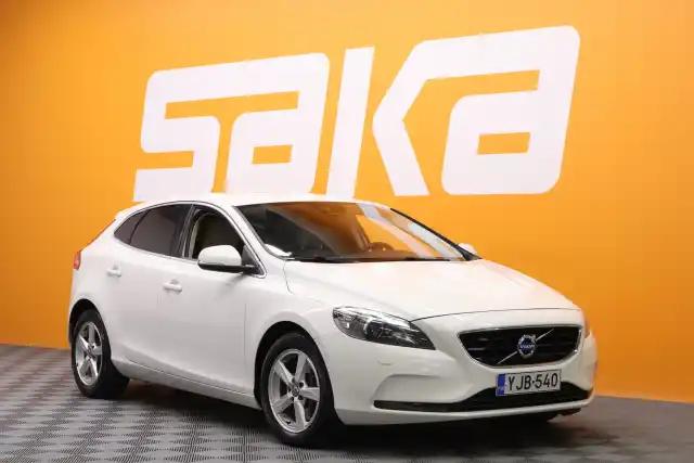 Valkoinen Viistoperä, Volvo V40 – YJB-540