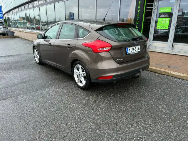 Ruskea (beige) Viistoperä, Ford Focus – YJB-818