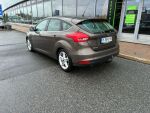 Ruskea (beige) Viistoperä, Ford Focus – YJB-818, kuva 2