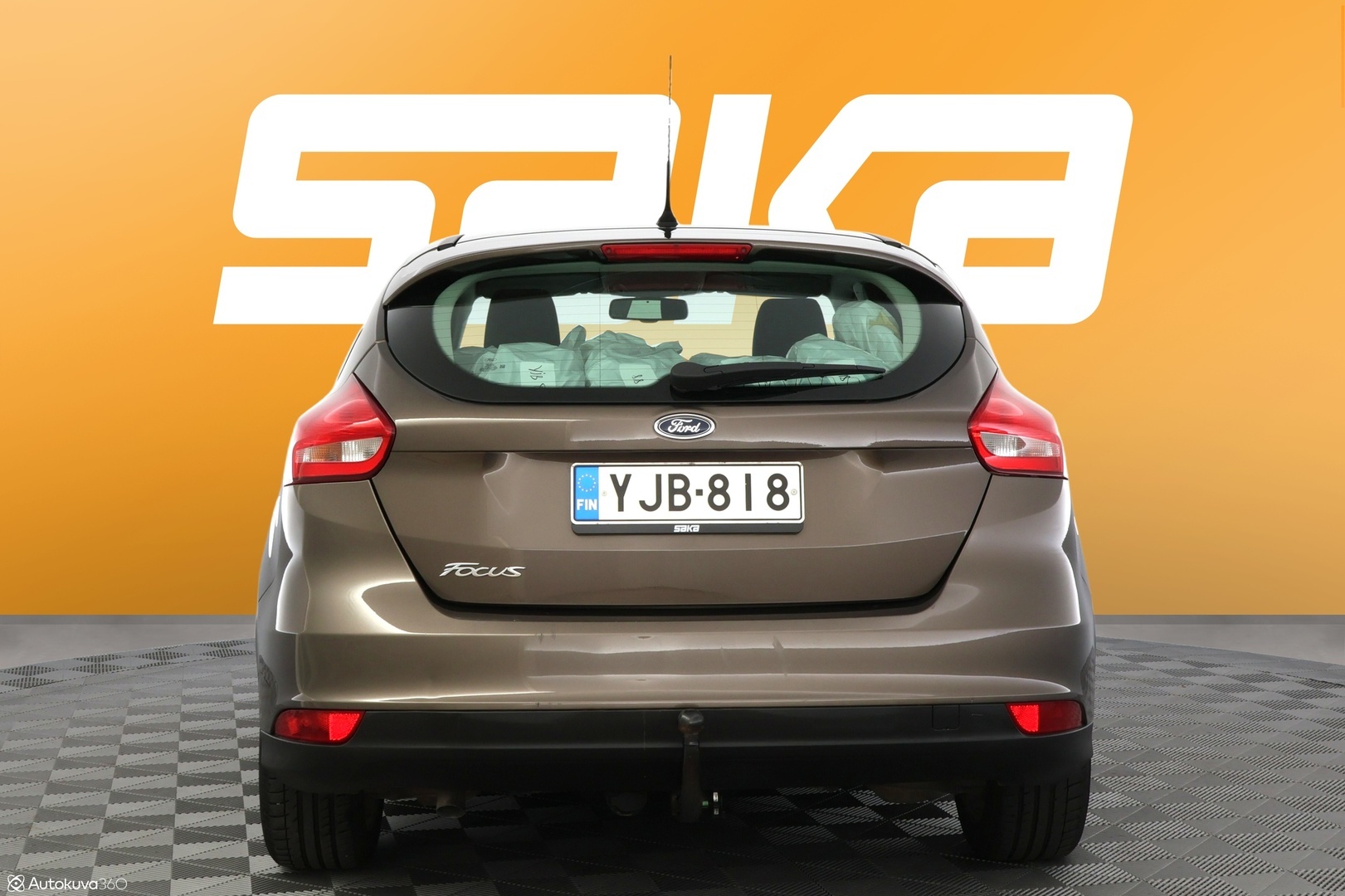 Ruskea Viistoperä, Ford Focus – YJB-818