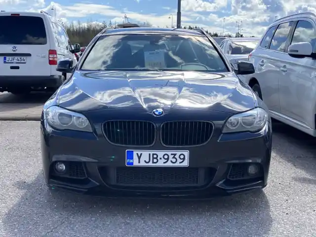 Musta Pakettiauto, BMW 525 – YJB-939