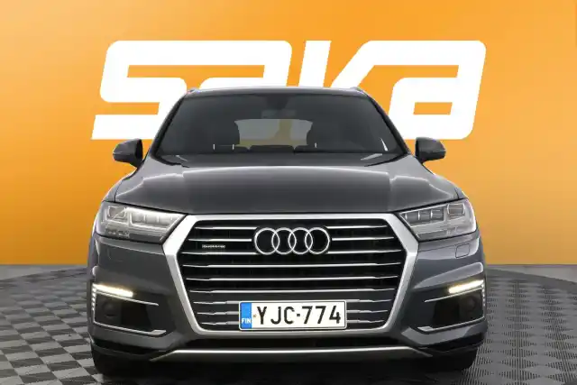 Harmaa Maastoauto, Audi Q7 – YJC-774