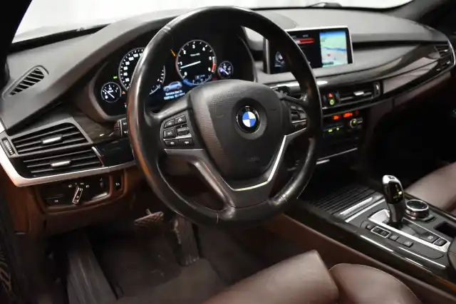 Ruskea Maastoauto, BMW X5 – YJE-193