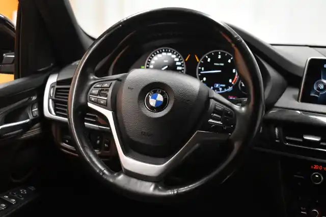 Ruskea Maastoauto, BMW X5 – YJE-193