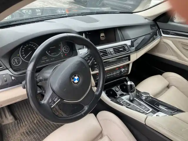 Musta Farmari, BMW 520 – YJF-689