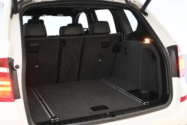 Valkoinen Maastoauto, BMW X3 – YJF-755