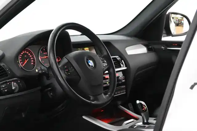 Valkoinen Maastoauto, BMW X3 – YJF-755
