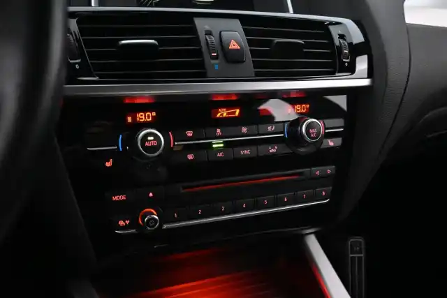 Valkoinen Maastoauto, BMW X3 – YJF-755