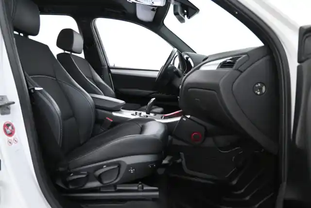 Valkoinen Maastoauto, BMW X3 – YJF-755