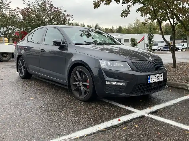 Musta Viistoperä, Skoda Octavia – YJF-805