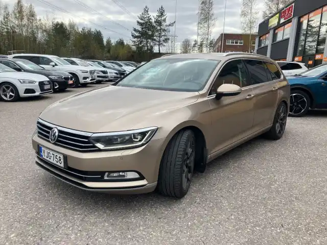 Keltainen Farmari, Volkswagen Passat – YJG-758