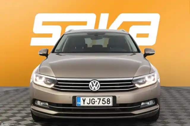 Keltainen Farmari, Volkswagen Passat – YJG-758