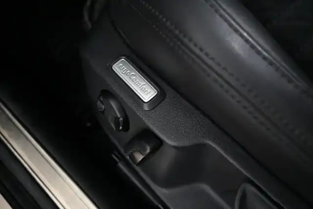 Keltainen Farmari, Volkswagen Passat – YJG-758