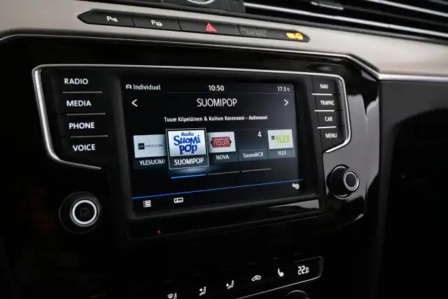 Keltainen Farmari, Volkswagen Passat – YJG-758