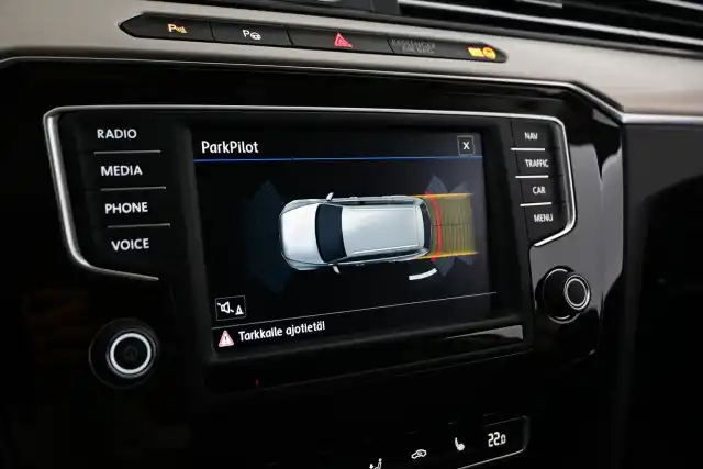 Keltainen Farmari, Volkswagen Passat – YJG-758