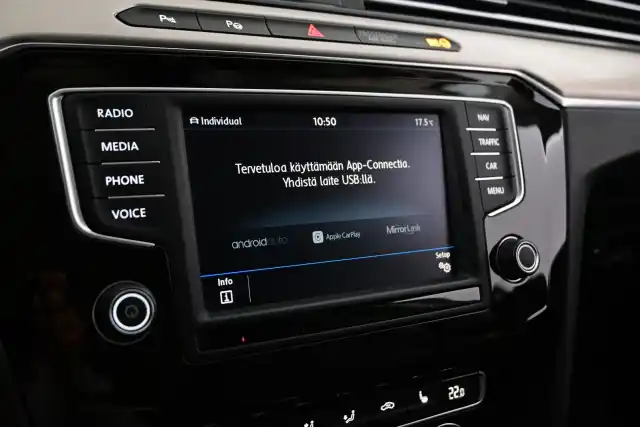 Keltainen Farmari, Volkswagen Passat – YJG-758