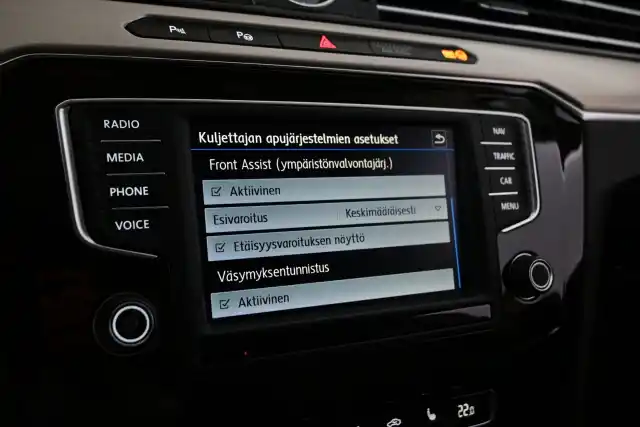 Keltainen Farmari, Volkswagen Passat – YJG-758