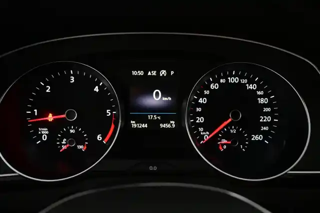 Keltainen Farmari, Volkswagen Passat – YJG-758