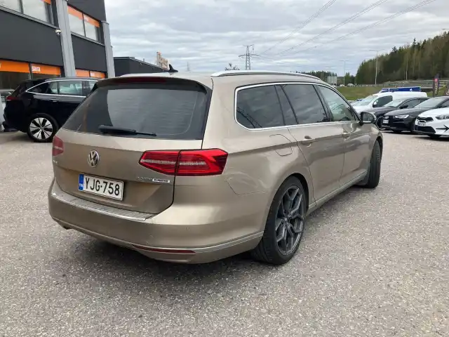 Keltainen Farmari, Volkswagen Passat – YJG-758