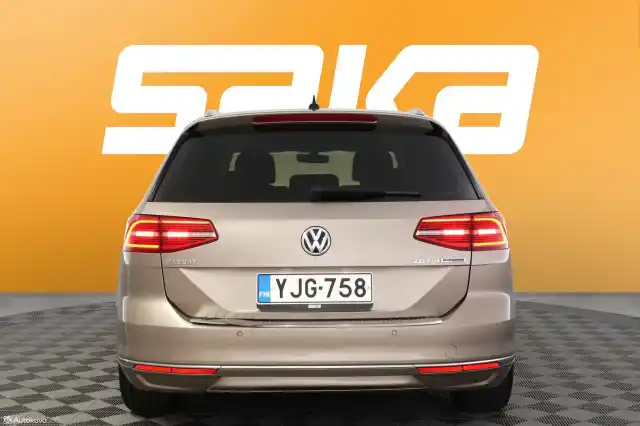 Keltainen Farmari, Volkswagen Passat – YJG-758