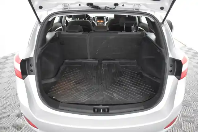 Hopea Farmari, Hyundai i30 – YJG-777