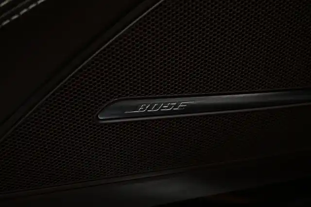 Musta Sedan, Audi A8 – YJH-668