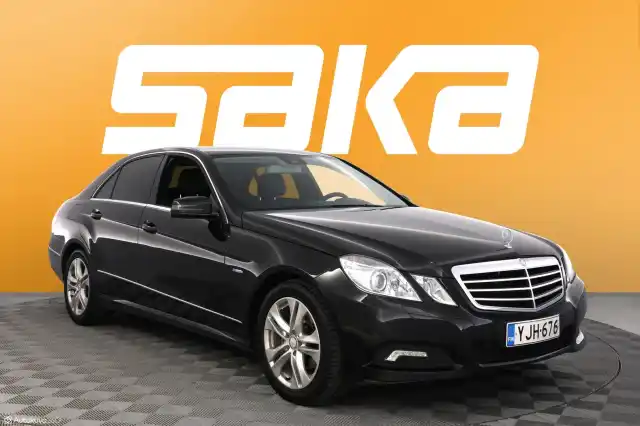 Musta Sedan, Mercedes-Benz E – YJH-676