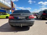 Musta Sedan, Mercedes-Benz E – YJH-676, kuva 5