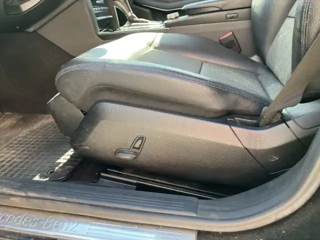 Musta Sedan, Mercedes-Benz E – YJH-676