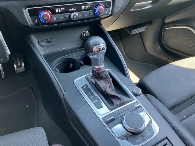 Sininen Sedan, Audi S3 – YJH-946