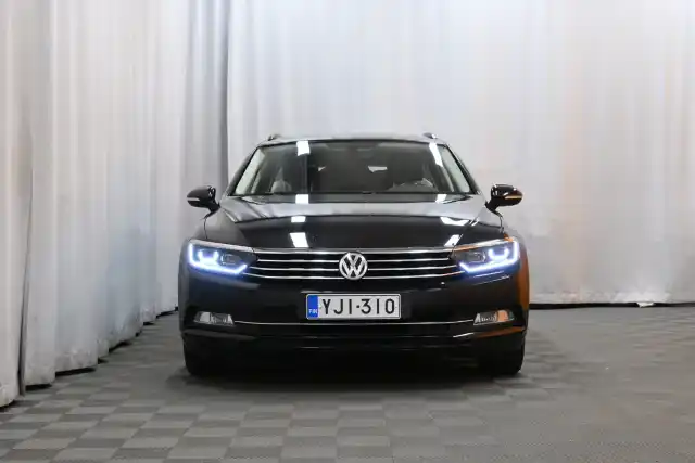 Musta Farmari, Volkswagen Passat – YJI-310