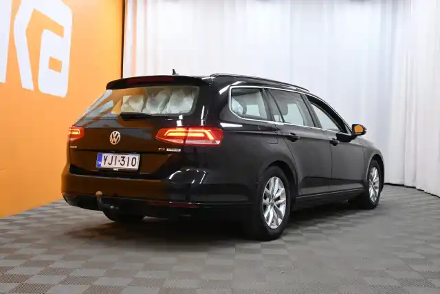 Musta Farmari, Volkswagen Passat – YJI-310