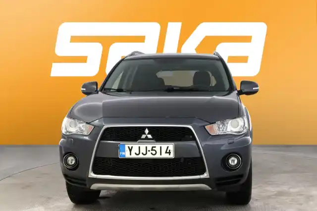 Harmaa Maastoauto, Mitsubishi Outlander – YJJ-514