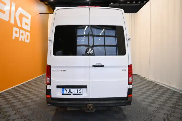 Valkoinen Pakettiauto, Volkswagen Crafter – YJL-115