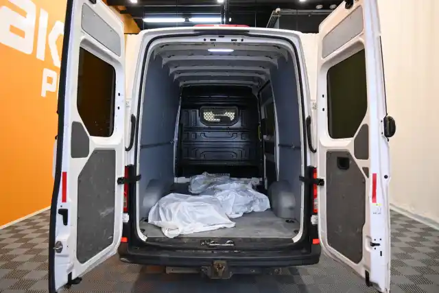 Valkoinen Pakettiauto, Volkswagen Crafter – YJL-115