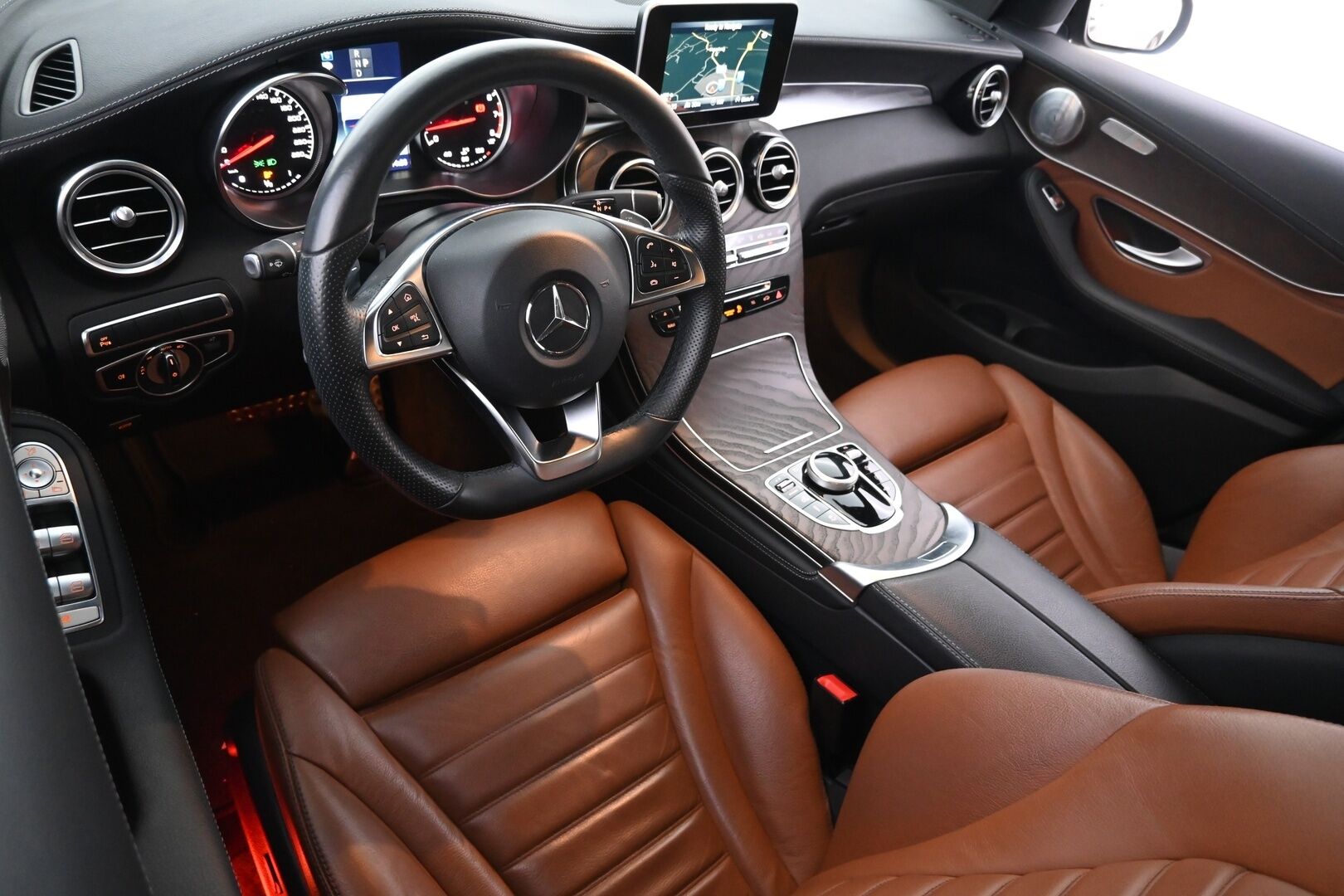 Harmaa Maastoauto, Mercedes-Benz GLC 43 AMG – YJL-188