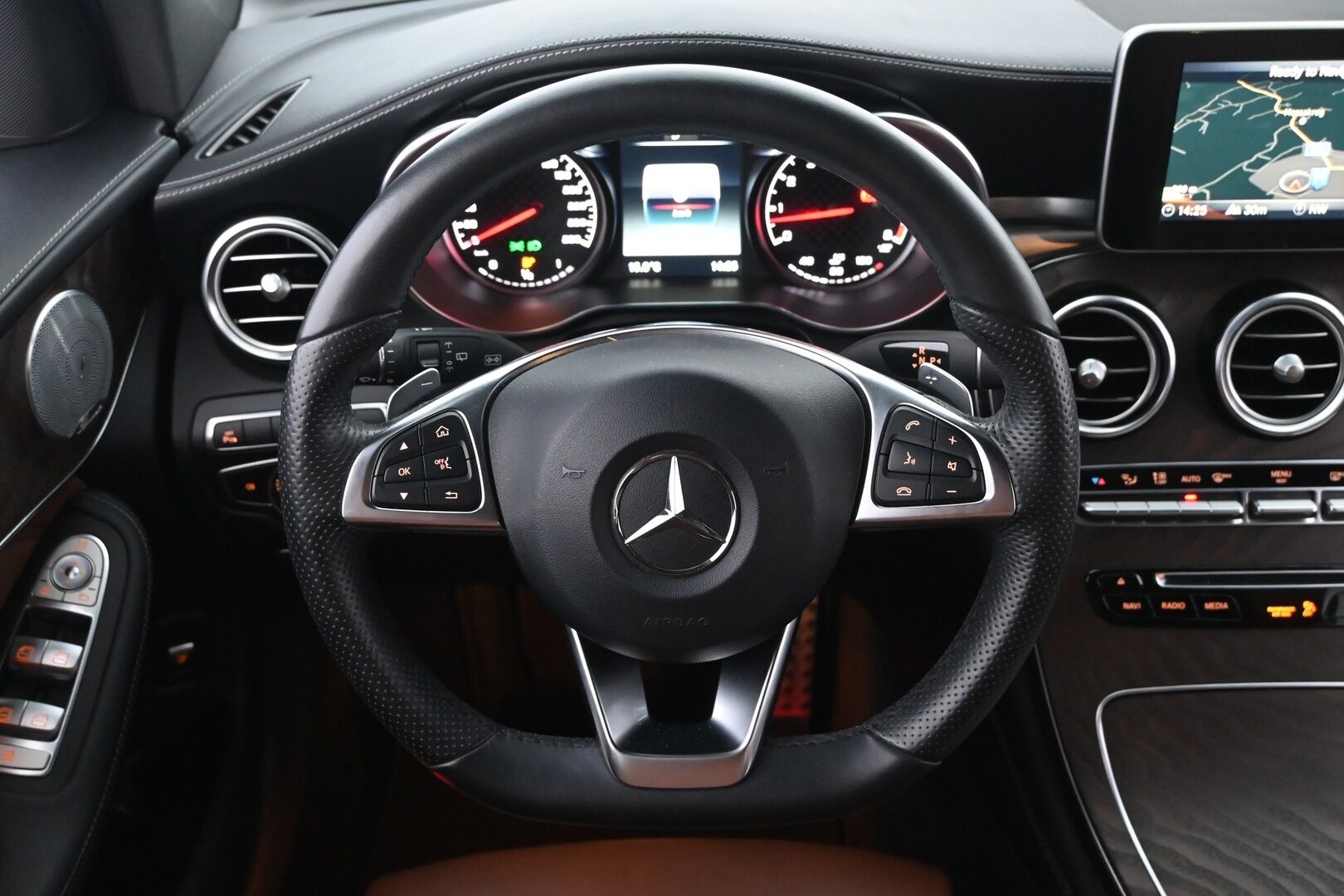 Harmaa Maastoauto, Mercedes-Benz GLC 43 AMG – YJL-188