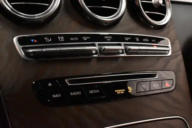 Harmaa Maastoauto, Mercedes-Benz GLC 43 AMG – YJL-188