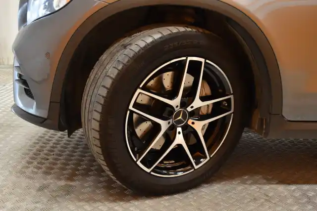 Harmaa Maastoauto, Mercedes-Benz GLC 43 AMG – YJL-188